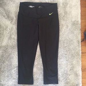 XS Cropped (Mid-Calf) Nike Leggings